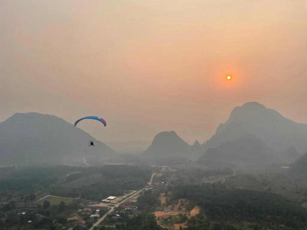 paragliding Vang Vieng paragliding Vang Vieng